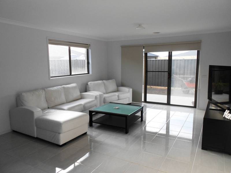 2 Bregman Esplanade, Wyndham Vale VIC 3024