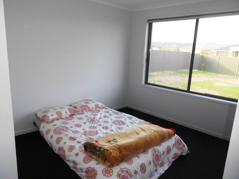 2 Bregman Esplanade, Wyndham Vale VIC 3024