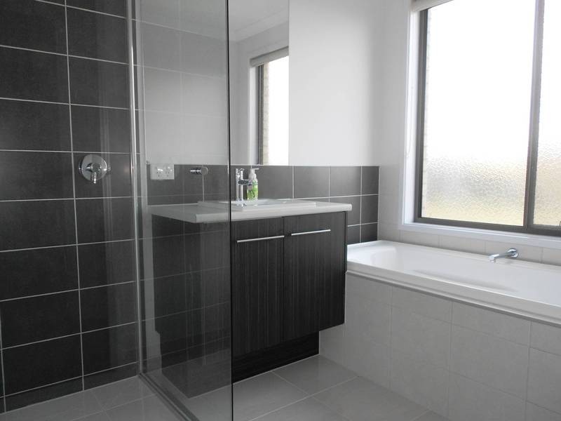 2 Bregman Esplanade, Wyndham Vale VIC 3024