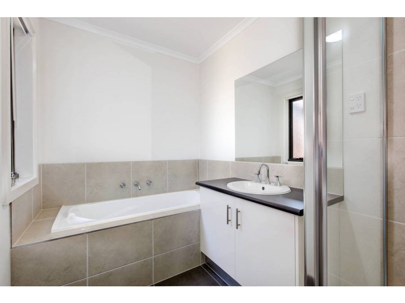 2/5 Mark Drive, Tarneit VIC 3029