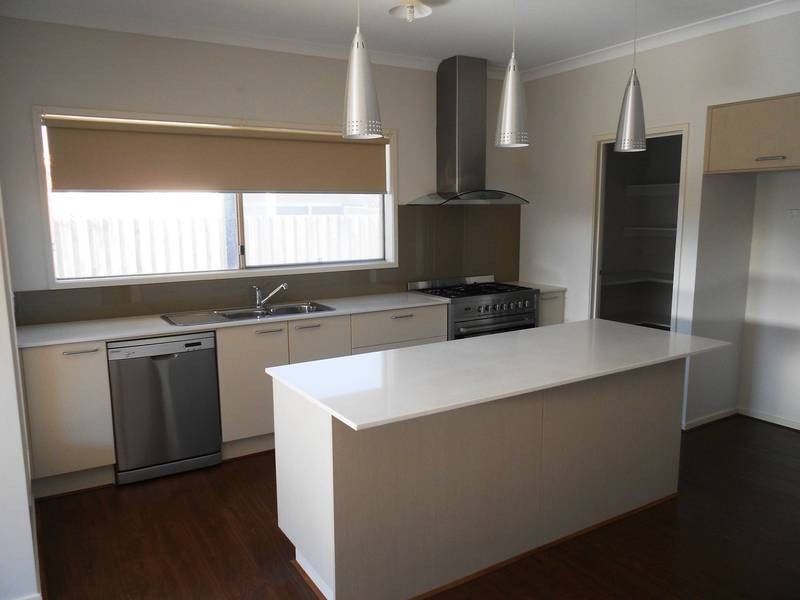 63 Exploration Avenue, Werribee VIC 3030