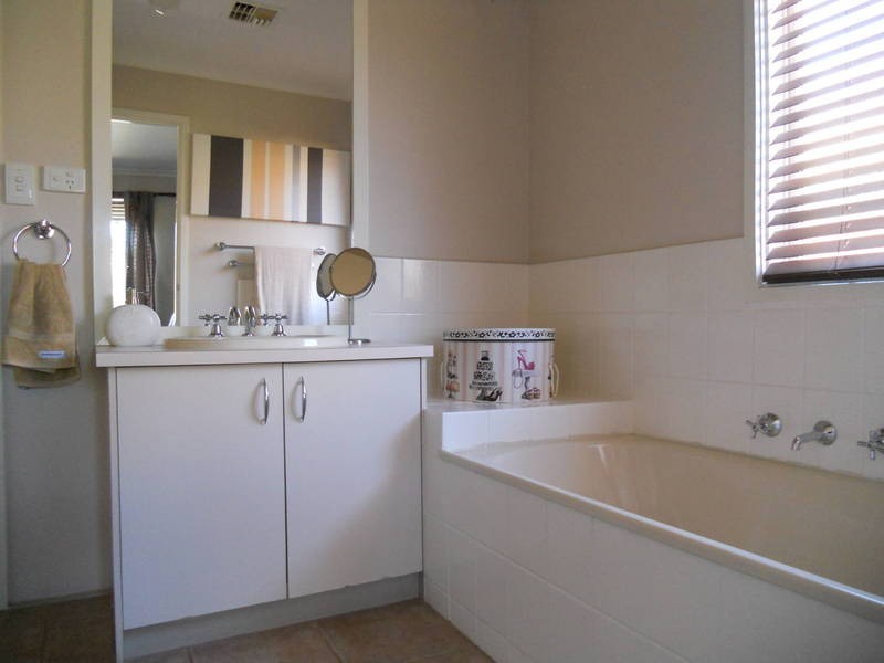 2 Rosedale Place, Wyndham Vale VIC 3024