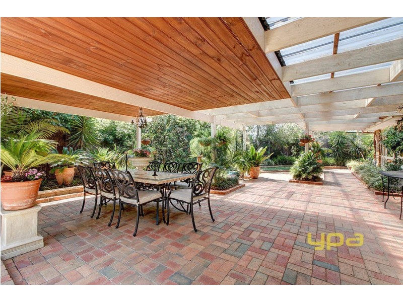 2 Villa Walk, Werribee VIC 3030