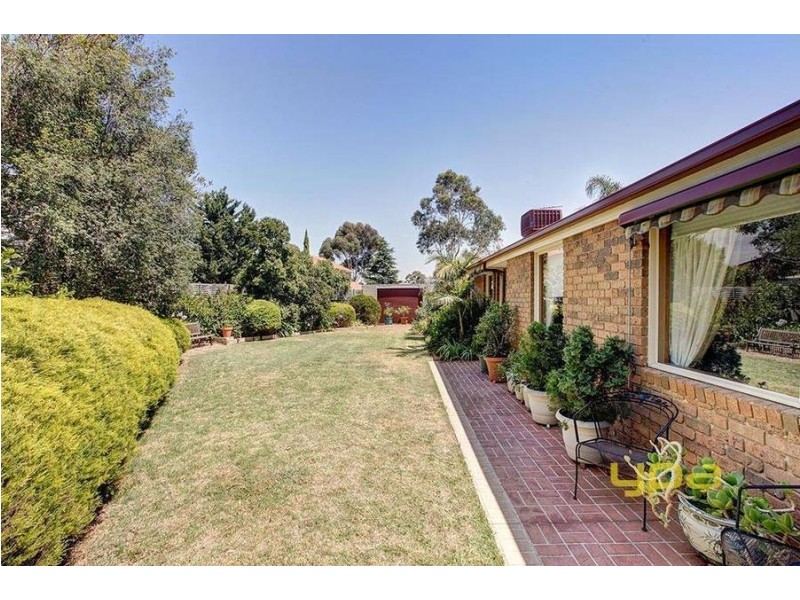 2 Villa Walk, Werribee VIC 3030
