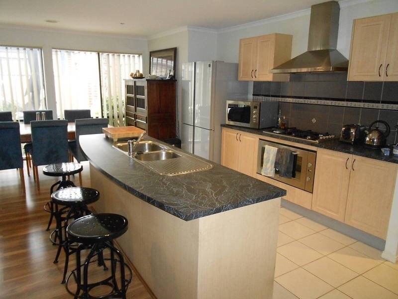 27 Chesterton Avenue, Tarneit VIC 3029