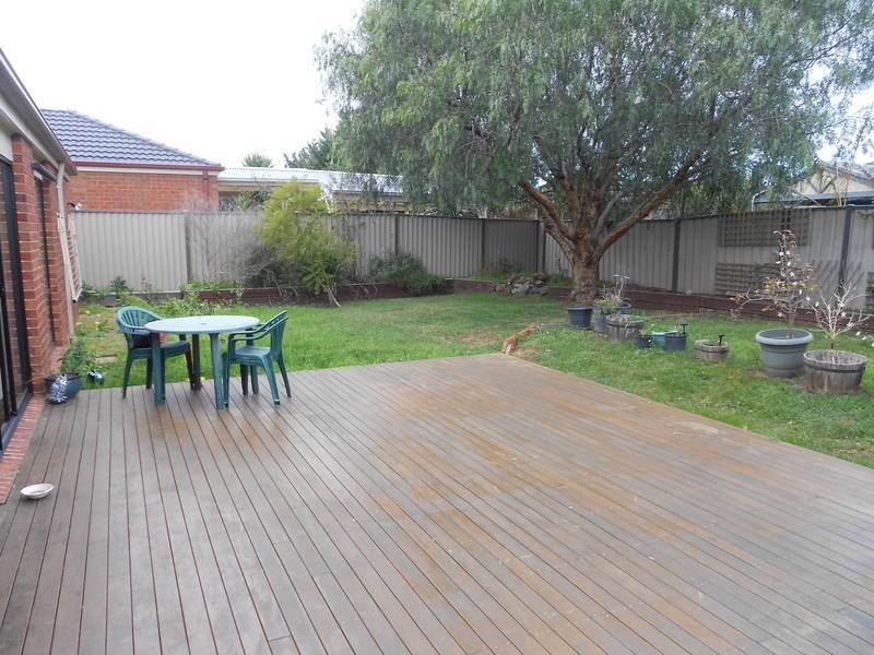 27 Chesterton Avenue, Tarneit VIC 3029