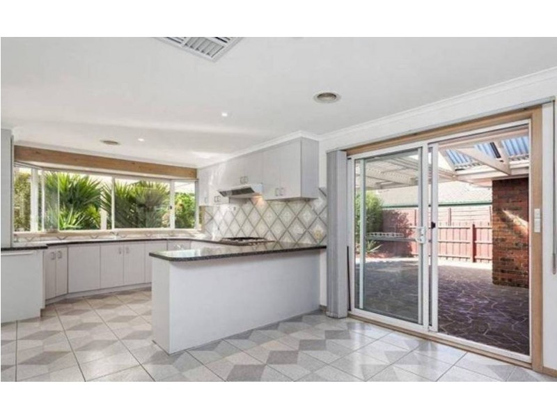 12 Thames Boulevard, Werribee VIC 3030