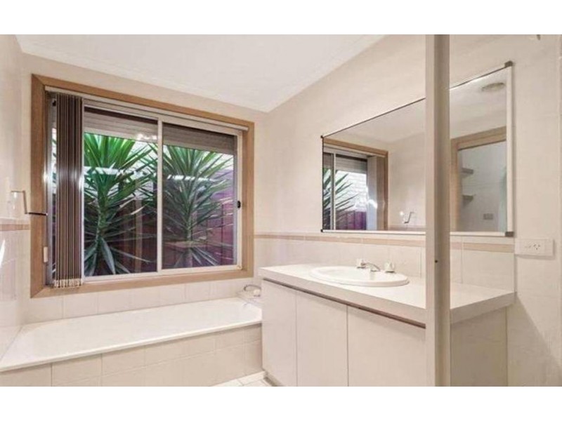 12 Thames Boulevard, Werribee VIC 3030