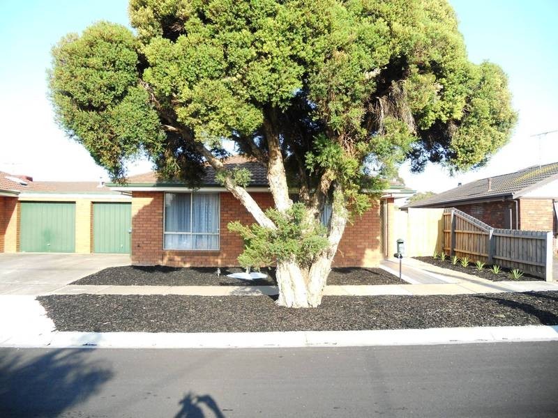 2/2 East Gateway, Wyndham Vale VIC 3024