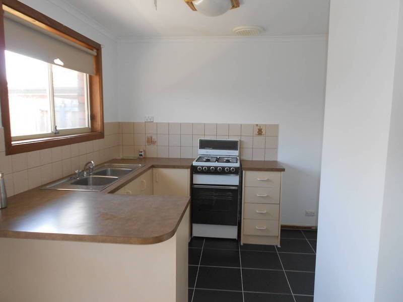 2/2 East Gateway, Wyndham Vale VIC 3024