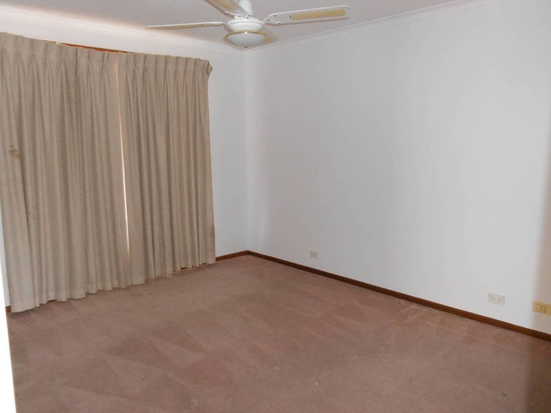 2/2 East Gateway, Wyndham Vale VIC 3024