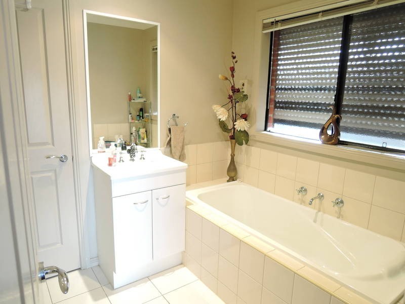 4 Lark Court, Werribee VIC 3030