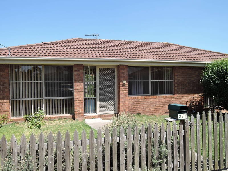 2/1 Regis Close, Werribee VIC 3030