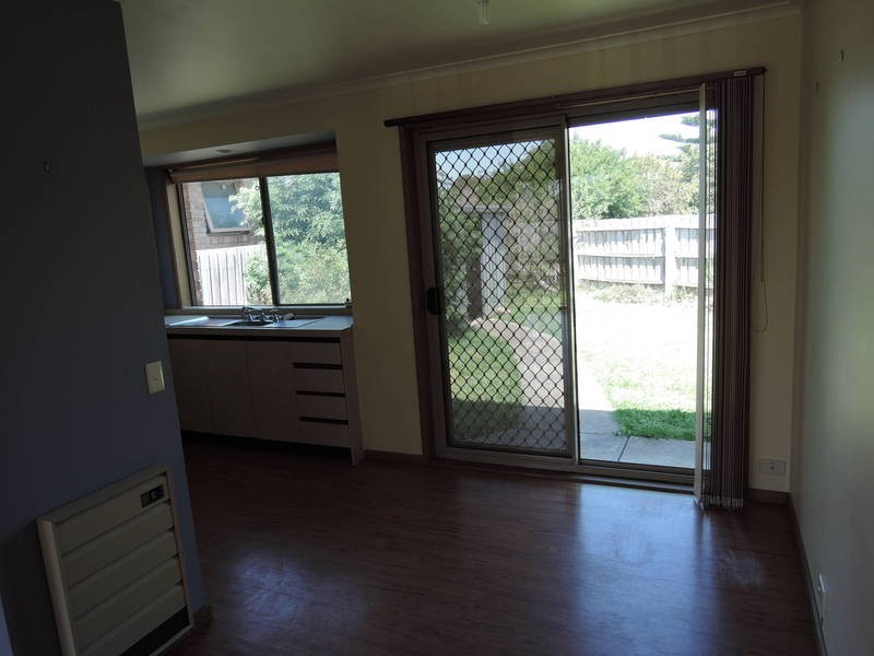 2/1 Regis Close, Werribee VIC 3030
