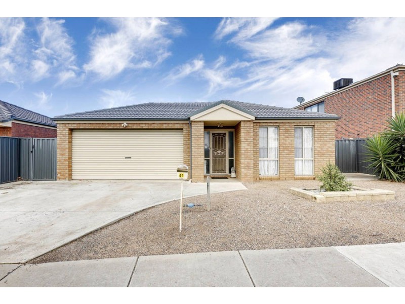 41 Manor Lakes Boulevard, Wyndham Vale VIC 3024