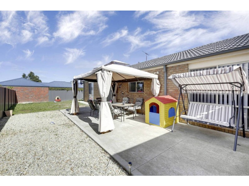 41 Manor Lakes Boulevard, Wyndham Vale VIC 3024