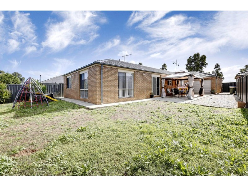 41 Manor Lakes Boulevard, Wyndham Vale VIC 3024