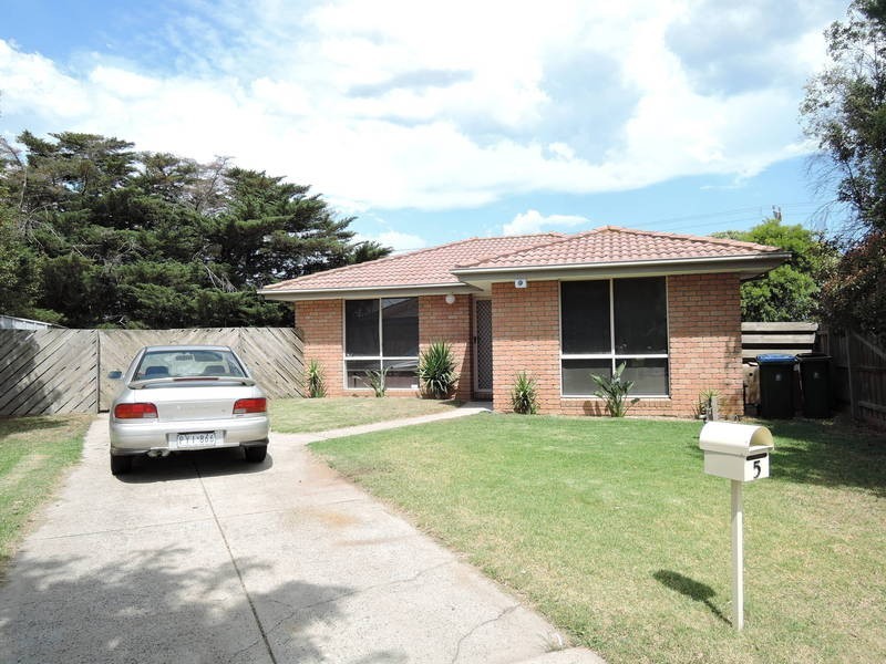 5 Carmarthen Close, Werribee VIC 3030