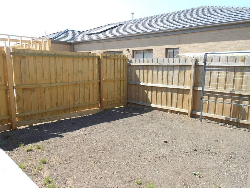 1/3 Mark Drive, Tarneit VIC 3029