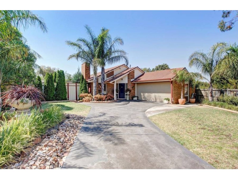 2 Villa Walk, Werribee VIC 3030