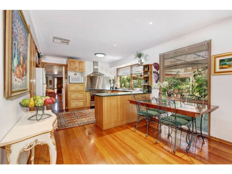 2 Villa Walk, Werribee VIC 3030