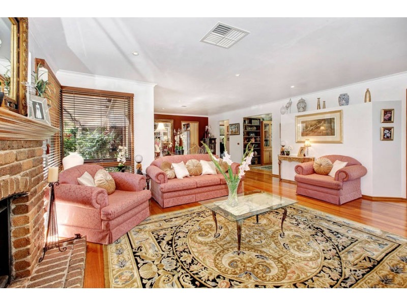 2 Villa Walk, Werribee VIC 3030