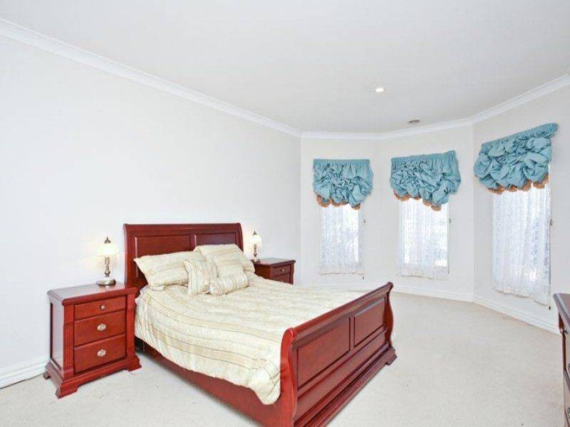 54 Hindmarsh Drive, Wyndham Vale VIC 3024