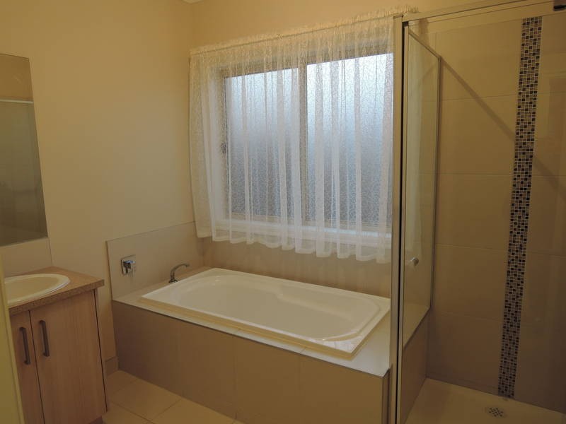 36 Bronson Circuit, Hoppers Crossing VIC 3029