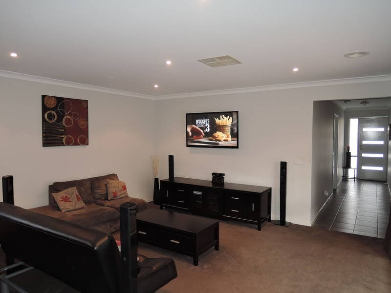 27 Wylie Way, Point Cook VIC 3030