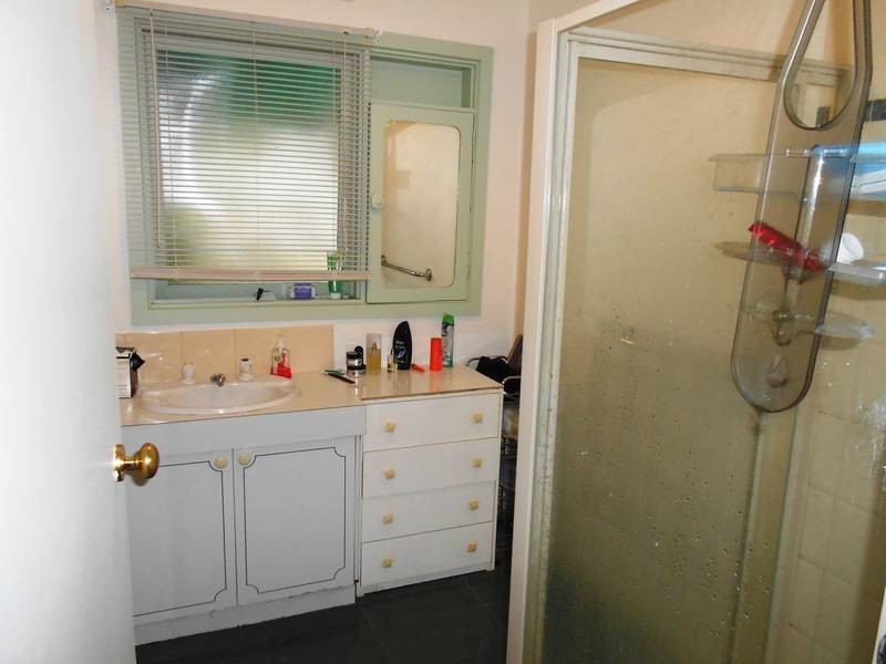 10/27 Deutgam Street, Werribee VIC 3030