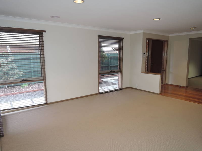 17 Kathleen Crescent, Hoppers Crossing VIC 3029