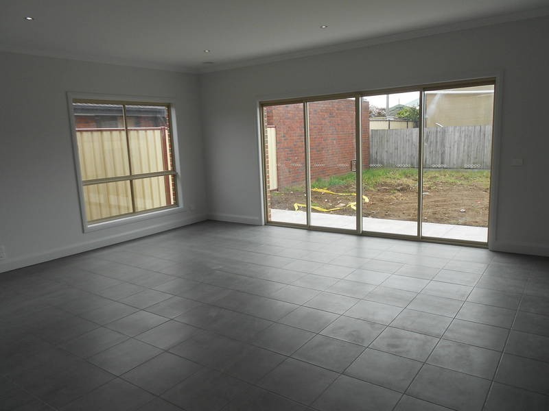 2/77 Market Road, Werribee VIC 3030