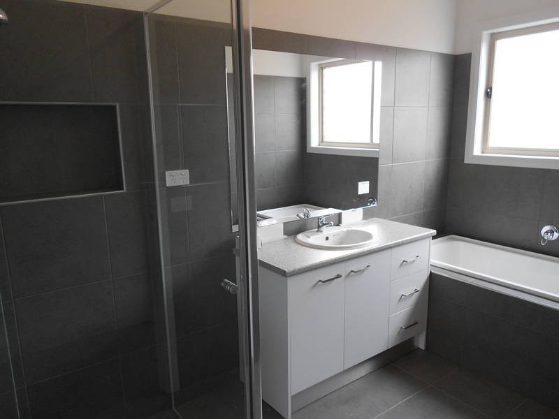 2/77 Market Road, Werribee VIC 3030