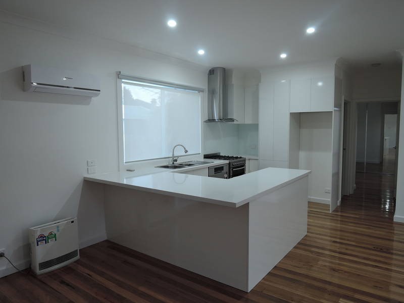 2/15 Golden Avenue East, Werribee VIC 3030