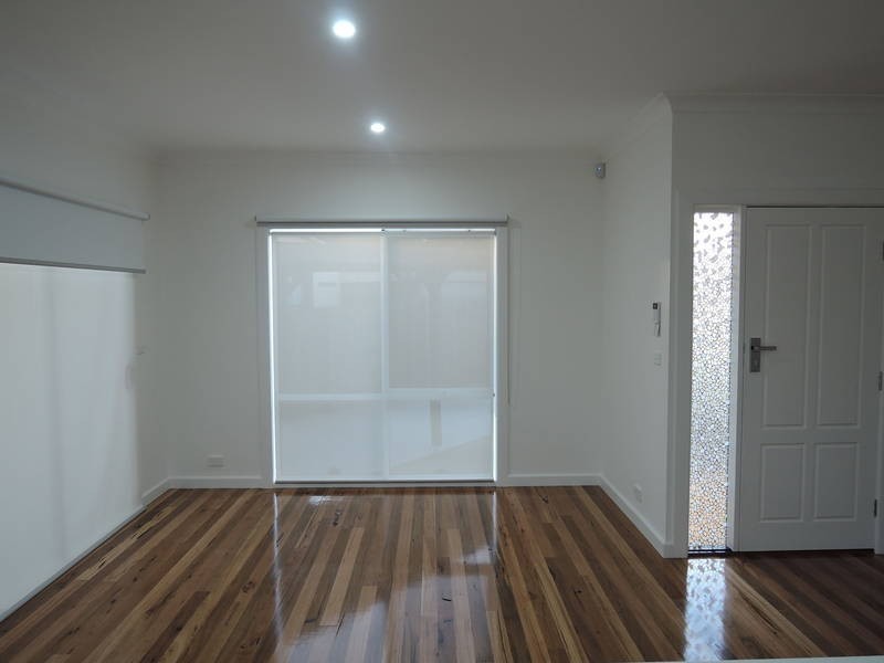 2/15 Golden Avenue East, Werribee VIC 3030