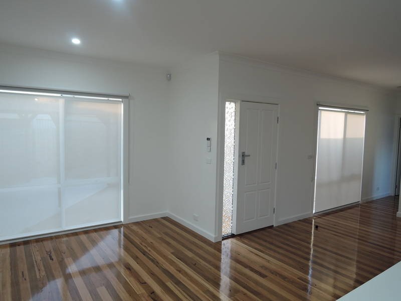 2/15 Golden Avenue East, Werribee VIC 3030