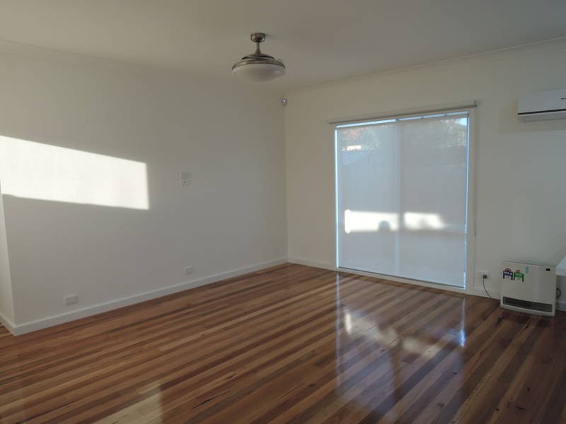 2/15 Golden Avenue East, Werribee VIC 3030