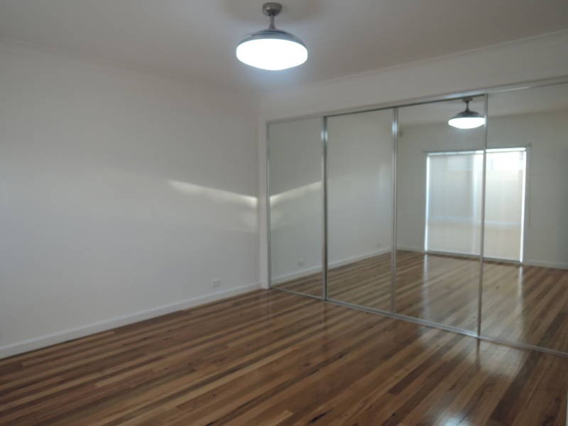 2/15 Golden Avenue East, Werribee VIC 3030