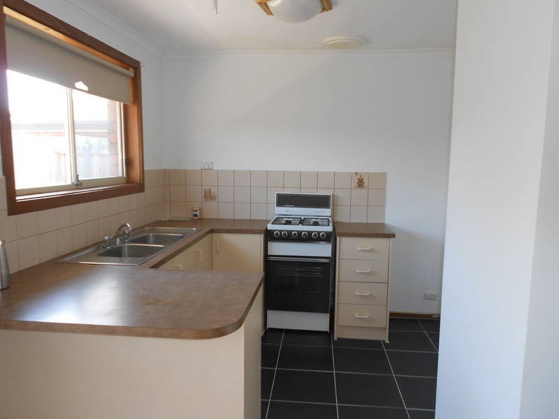 2/2 East Gateway, Wyndham Vale VIC 3024