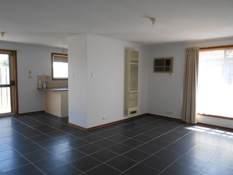 2/2 East Gateway, Wyndham Vale VIC 3024