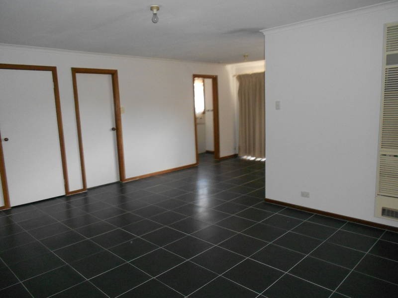 2/2 East Gateway, Wyndham Vale VIC 3024