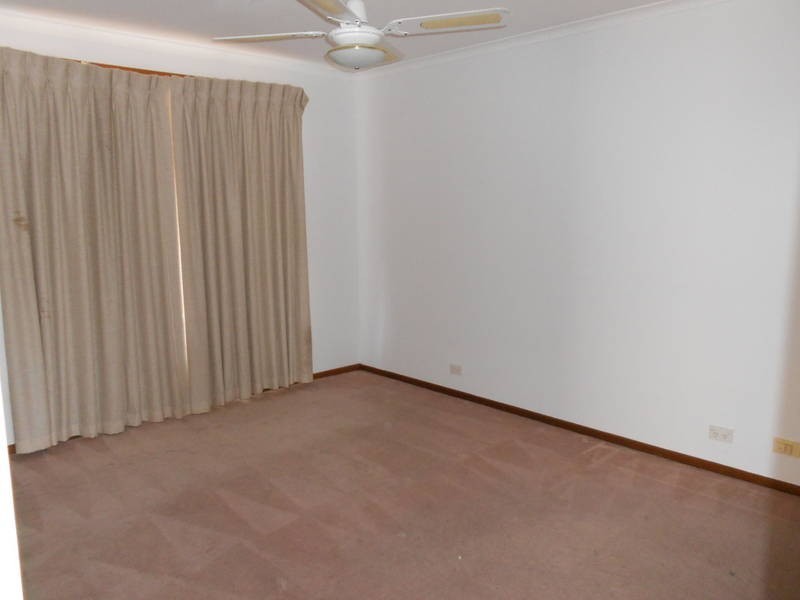 2/2 East Gateway, Wyndham Vale VIC 3024