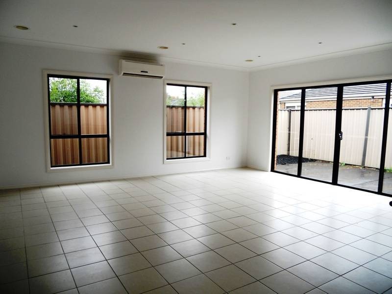 1/231 Thames Boulevard, Tarneit VIC 3029