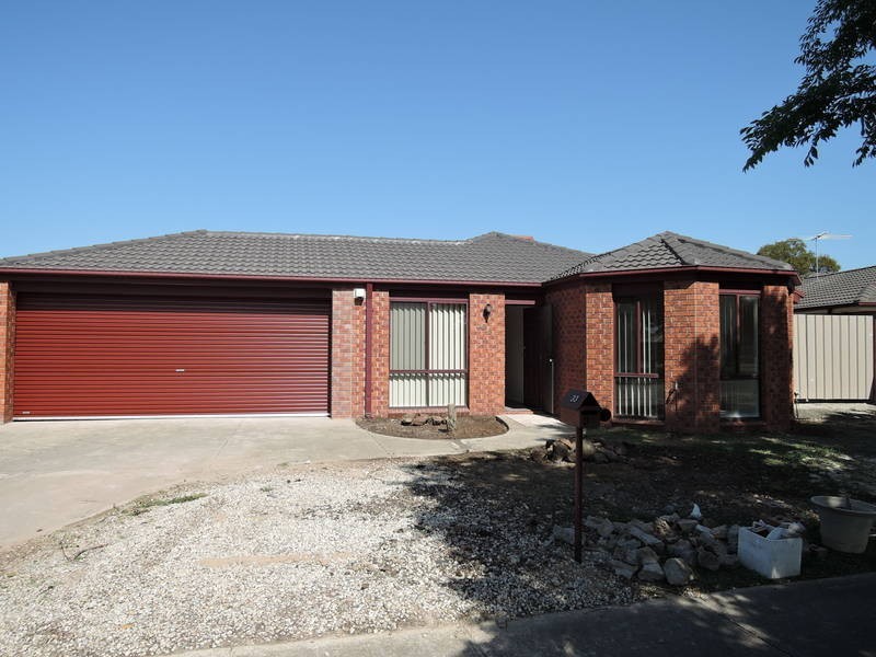 33 Thames Boulevard, Werribee VIC 3030