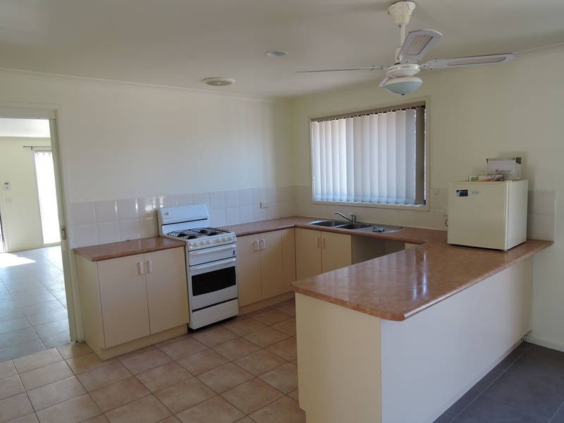 33 Thames Boulevard, Werribee VIC 3030