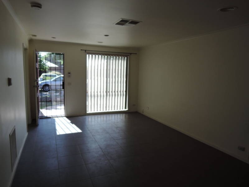 33 Thames Boulevard, Werribee VIC 3030