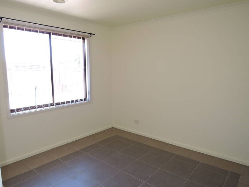 33 Thames Boulevard, Werribee VIC 3030