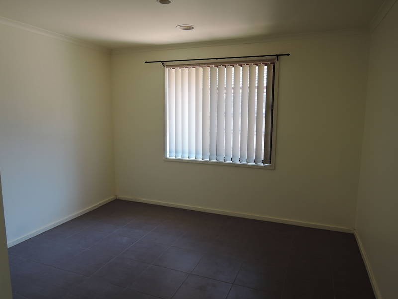 33 Thames Boulevard, Werribee VIC 3030