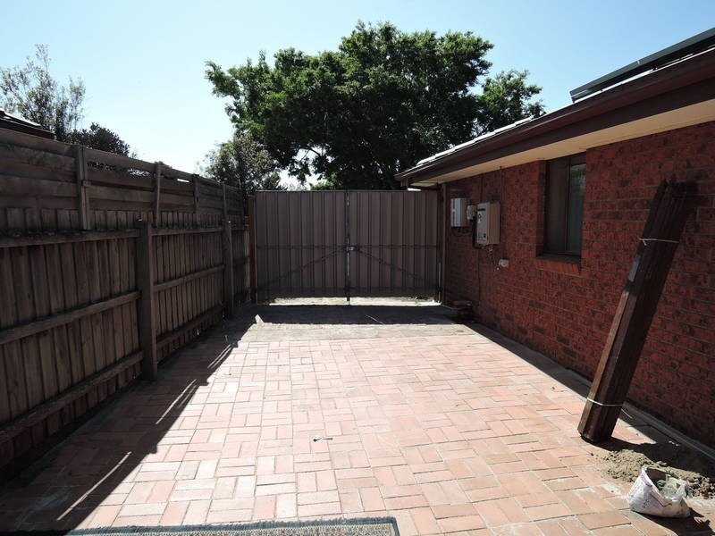 33 Thames Boulevard, Werribee VIC 3030