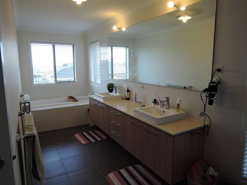 25 Hawker Street, Williams Landing VIC 3027
